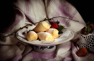 Dulces cuernos rellenos de crema