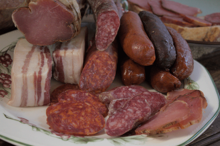 Portada del libro 25 Recetas de Embutidos Artesanales de España por Silviya Simeonova.