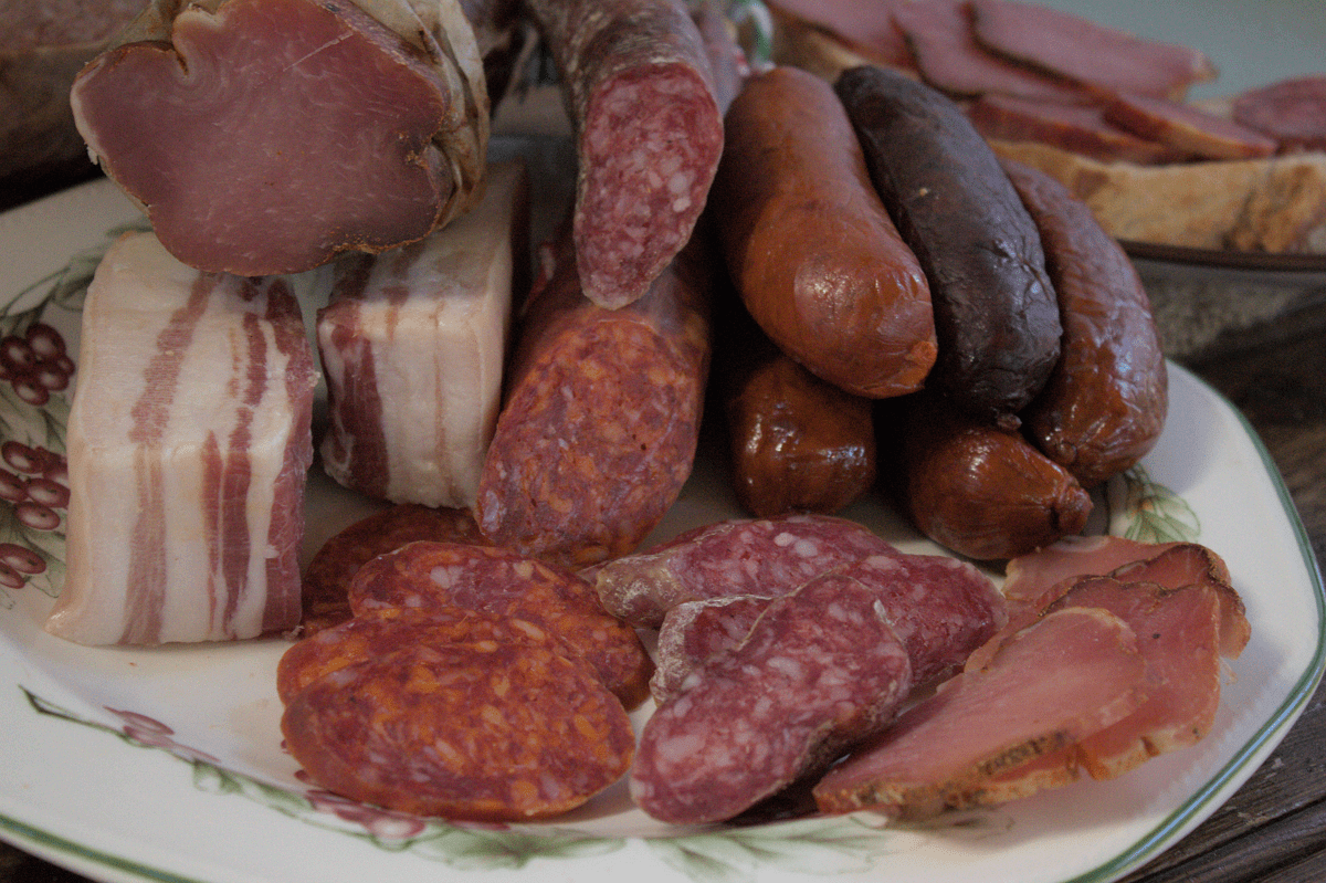 Portada del libro 25 Recetas de Embutidos Artesanales de España por Silviya Simeonova.